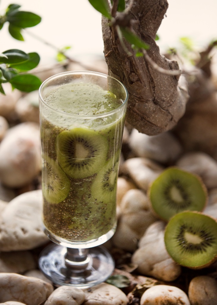 koktajl-jablkowy-z-selerem-naciowym-kiwi-i-chia-wiosenny-detoks-370.jpg