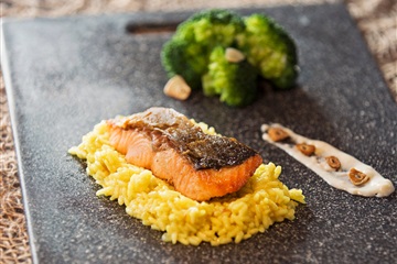 10 ZASAD PRAWIDŁOWEGO RISOTTO - Risotto szafranowe z łososiem i brokułami