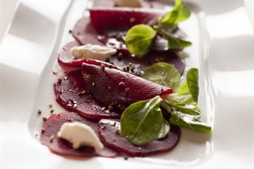 Carpaccio buraczane z serem kozim