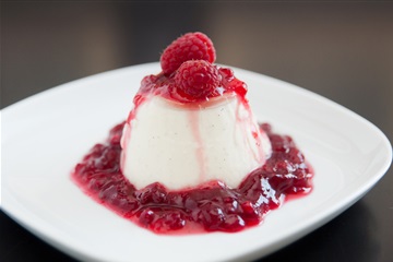 Kremowa panna cotta z sosem mailnowym