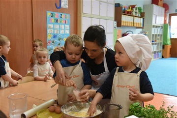 Warsztaty Junior Chef "Kuchnie Świata" w Słonecznikowym Przedszkolu w Kobylnicy